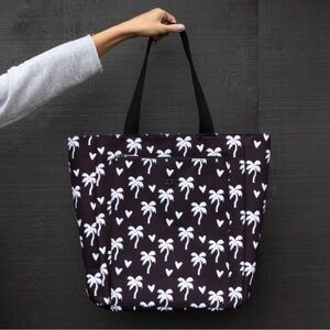 Brand New Rad Rev Shop carry all Tote in Palm Tree